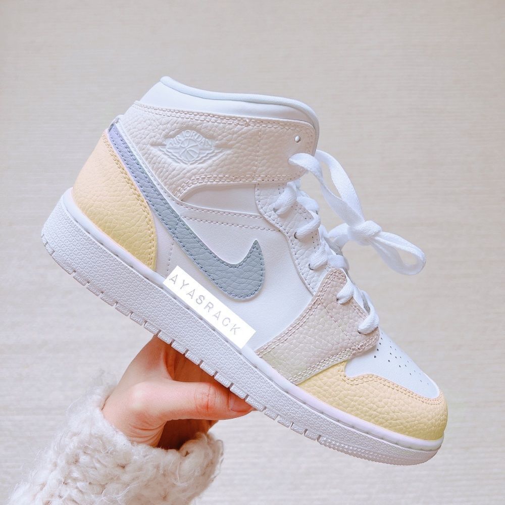 Custom painted Air jordan 1 mid - Picture 1 of 2